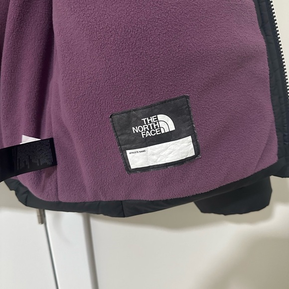 The North Face Hooded Down Puffer Jacket - Picture 5 of 6
